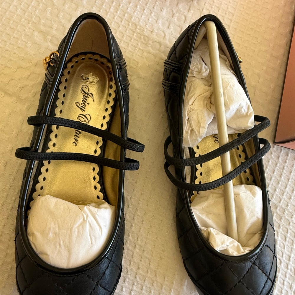 Mary Janes black quilted Girls size 4 JUICY COUTURE like new barely worn
